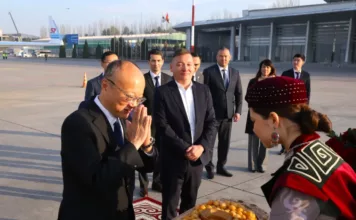 Азия өнүктүрүү банкынын президенти Бишкекке келди