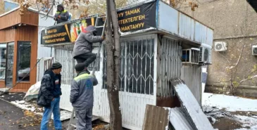 В Бишкеке проводится рейд против незаконной рекламы Главная