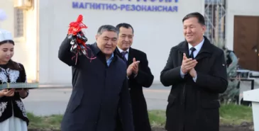 Глава ГКНБ Ташиев передал медикам 10 служебных автомобилей Главная