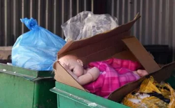 В Сокулуке тело новорожденной девочки нашли в мусорном баке. По подозрению в убийстве задержали мать