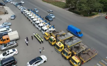 В Бишкеке рейд по проверке автомобилей на остановках