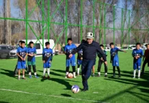 Камчыбек Ташиев открыл футбольную площадку в Узгене