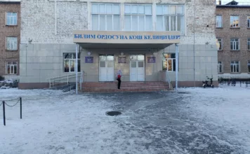 Мэрия Бишкека устранила проблемы в туалете школы №37 после обращения учеников к Садыру Жапарову