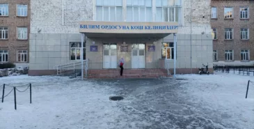 Мэрия Бишкека устранила проблемы в туалете школы №37 после обращения учеников к Садыру Жапарову Главная