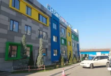 Отравление шаурмой: в частной школе Бишкека пострадали 84 человека