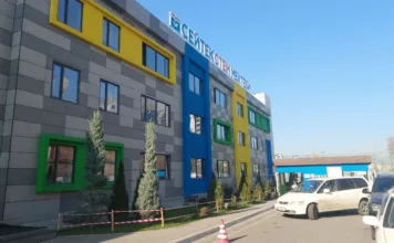 Бишкектеги жеке менчик мектепте 84 адам тамакка ууланды