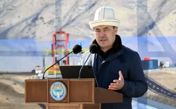 Садыр Жапаров потребовал отменить безлимитный тариф и раскритиковал министра энергетики КР Таалайбека Ибраева