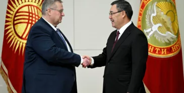 Садыр Жапаров принял Алексея Оверчука Главная