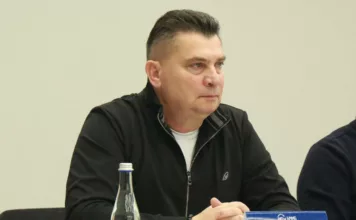 «Очень грубо матерится». Камчыбек Ташиев объяснил, почему уволил украинского специалиста с поста тренера клуба «Мурас Юнайтед»