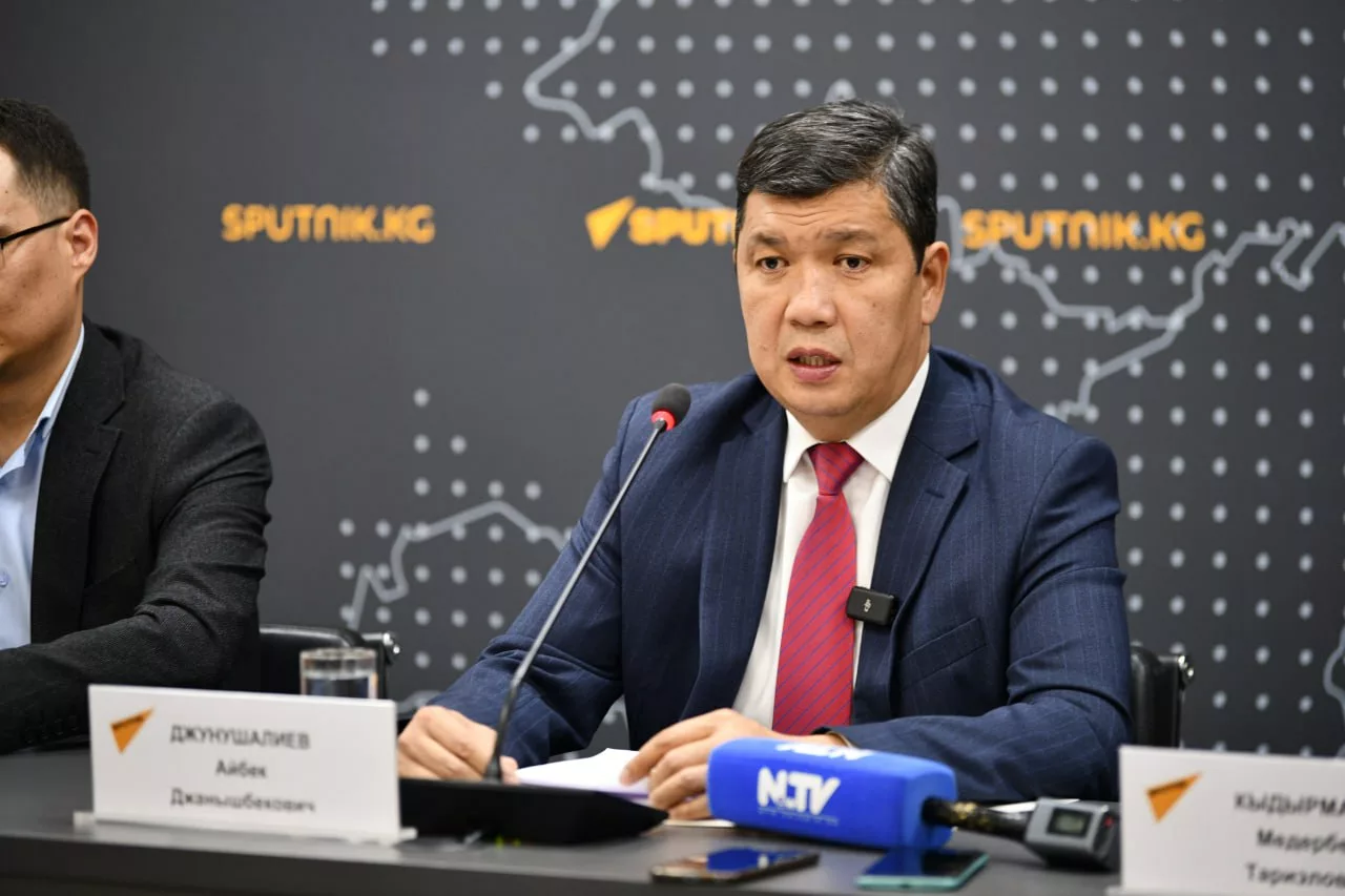 photo 2025 11 19 14 30 47 Жилые дома и строения, попавшие в зеленые зоны по проекту нового генплана, сноситься не будут, заявил мэр Бишкека на брифинге в нашем пресс-центре