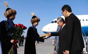 В Кыргызстан прибыл министр иностранных дел Китая Ван И