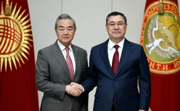 Садыр Жапаров принял министра иностранных дел Китая Ван И