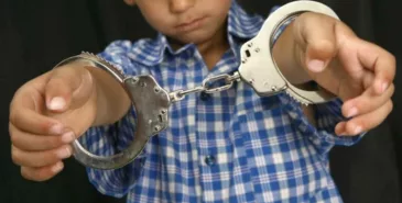 Детей не будут судить за мелкие проступки: в Кыргызстане вводят новую систему Главная