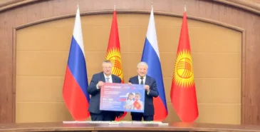 Россия передала Кыргызстану свыше 650 тысяч учебников по русскому языку Главная