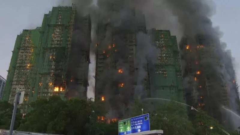 photo 529159 Садыр Жапаров выразил соболезнования Си Цзиньпину в связи с гибелью людей в пожаре высотного здания в Гонконге.