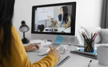 Мэрия назвала даты онлайн-обучения в школах и вузах