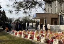 В Бишкеке к Новому году 300 семей получили гуманитарную помощь