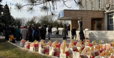 В Бишкеке к Новому году 300 семей получили гуманитарную помощь Главная