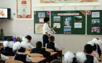 Зарплаты учителей с 1 апреля повысятся в два раза, а не на 50%, как ранее говорил глава кабмина, заявил Садыр Жапаров