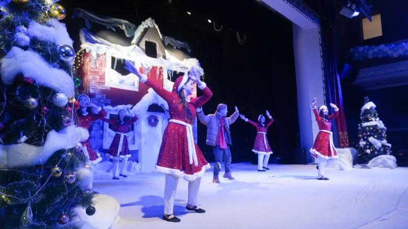 1a285963 0923 4fbd bb7a f73a790468c1 1 талас облусунун башчысы эрмат джумаевдин балдар үчүн жаңы жылдык балаты майрамы өттү