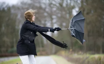 МЧС распространило штормовое предупреждение