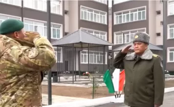 Камчыбек Ташиев передал ключи от 64 квартир семьям военнослужащих в Баткенской области