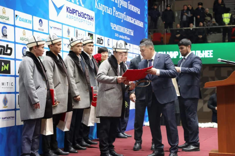 2025 12 25 21 12 11 746235 камчыбек ташиев вручил спортсменам ключи от квартир
