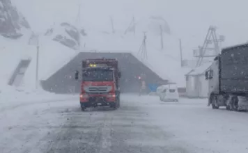 На Тоо-Ашуу ввели временное ограничение для большегрузов