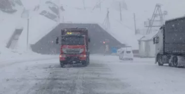 На Тоо-Ашуу снова ввели ограничения для проезда большегрузов Главная