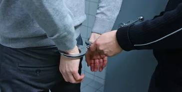 ГКНБ задержал двух милиционеров по делу об убийстве в Бишкеке бывшим сотрудником своей жены после развода Главная