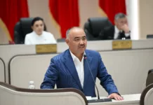 Депутатам-прогульщикам будут урезать зарплату, их фамилии начнуть публиковать в СМИ, заявил торага парламента Нурлан Тургунбек уулу