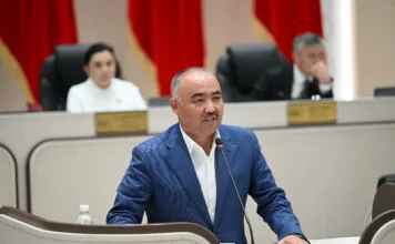 Депутатам-прогульщикам будут урезать зарплату, их фамилии начнуть публиковать в СМИ, заявил торага парламента Нурлан Тургунбек уулу