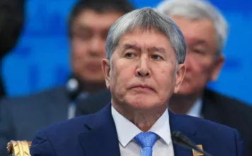 Алмазбек Атамбаев лишен государственных наград Кыргызстана