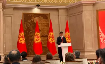 Садыр Жапаров поздравил Конституционный суд КР с 35-летием