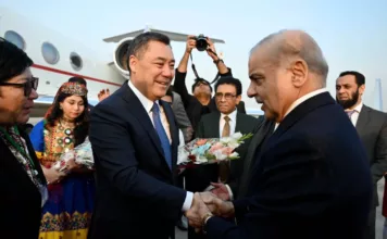 Садыр Жапаров прибыл в Пакистан с гоcвизитом