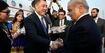 Садыр Жапаров прибыл в Пакистан с гоcвизитом Главная