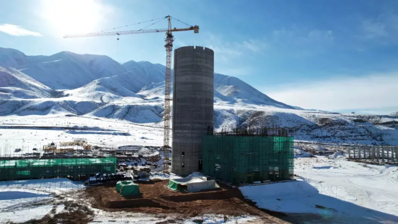 606274221 2552. Max 2560x1440. Format webp. Jpegquality 90 1 садыр жапаров осмотрел строящийся цементный завод в кемине