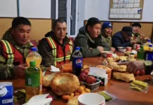 Садыр Жапаров оказал поддержку сотрудникам, ведущих очистку озера Иссык-Куль