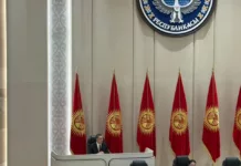 Садыр Жапаров прибыл в здание ЖК для участия в церемонии принятия присяги депутатами VIII созыва