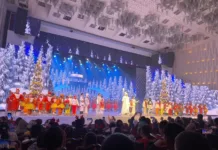 В Бишкеке прошла президентская новогодняя елка для детей