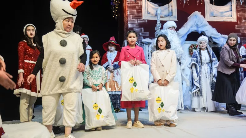 Aa9a4de5 81d9 4042 aebd 09ed837cd693 талас облусунун башчысы эрмат джумаевдин балдар үчүн жаңы жылдык балаты майрамы өттү