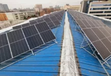 На крыше здания мэрии Оша устанавливают солнечные панели