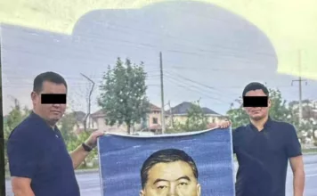 Мошенник год вымогал деньги, прикрываясь ковром-портретом Камчыбека Ташиева