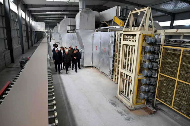 Photo 2025 12 05 13 50 33 3 в кыргызстане запустили крупный завод, который в год может производить до 10 млн квадратных метров гипсокартона