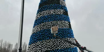 Новогоднюю ёлку на центральной площади Бишкека зажгут 15 декабря Главная