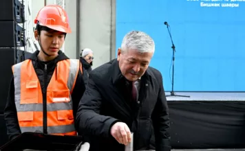 В центре Бишкека построят ипотечные дома высотой от 23 до 34 этажей. Капсулу под строительство заложил глава кабмина