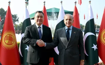 В Исламабаде состоялась официальная церемония встречи Садыра Жапарова с премьером Пакистана