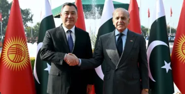 В Исламабаде состоялась официальная церемония встречи Садыра Жапарова с премьером Пакистана Главная