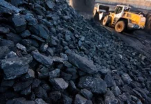 Кабмин ввел полугодовой запрет на вывоз угля автотранспортом