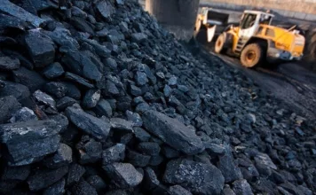 Кабмин ввел полугодовой запрет на вывоз угля автотранспортом
